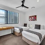 J24B - Bulimba Home From Home